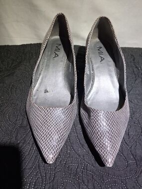 MIA Women’s Pointed Toe Snake-Print Flats in Gray